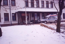 Budynki przy ul. Trzebnickiej w Obornikach Śląskich : przychodnia zdrowia, 1998 r. (fot. 3) [Dokument ikonograficzny]