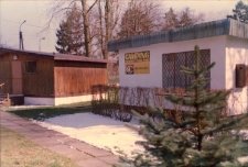 Camping Ośrodka Sportu i Rekreacji w Obornikach Śląskich, listopad 1998 r. (fot. 1) [Dokument ikonograficzny]