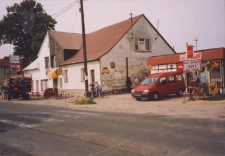 Centrum Golędzinowa, wsi w gminie Oborniki Śląskie, 1998 r. [Dokument ikonograficzny]