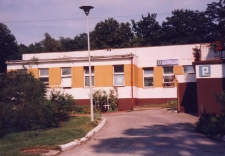 Dom Pomocy Społecznej przy ul. Wyszyńskiego w Obornikach Śląskich, 1998 r. (fot. 1) [Dokument ikonograficzny]