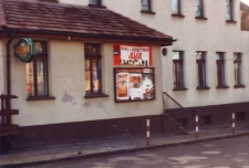 Kino &bdquo;Ava&rdquo; w Obornikach Śląskich przy ul. Dworcowej, 1998 r. (fot. 1) [Dokument ikonograficzny]