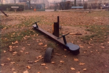 Osiedle Spółdzielni Mieszkaniowej Lokatorsko-Własnościowej w Trzebnicy przy ul. M. Skłodowskiej-Curie w Obornikach Śląskich, 1997 r. (fot. 16) [Dokument ikonograficzny]