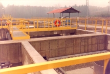 Otwarcie oczyszczalni ściek&oacute;w przy ul. Grunwaldzkiej w Obornikach Śląskich, 9.12.1997 r. (fot. 2) [Dokument ikonograficzny]