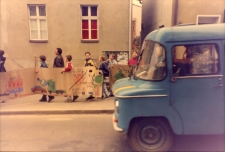 Parada "Nie ćpam, nie piję, nie palę" ulicami Obornik Śląskich, 22.04.1998 r. (fot. 2) [Dokument ikonograficzny]