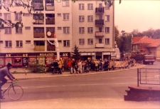Parada "Nie ćpam, nie piję, nie palę" ulicami Obornik Śląskich, 22.04.1998 r. (fot. 6) [Dokument ikonograficzny]