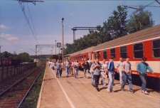 Stacja kolejowa w Obornikach Śląskich przed przebudową, peron 1, wrzesień 1998 r. (fot. 5) [Dokument ikonograficzny]