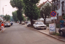 Targowisko w Obornikach Śląskich przy ul. Łokietka, wrzesień 1998 r. (fot. 6) [Dokument ikonograficzny]
