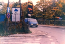 Ulica Marii Skłodowskiej-Curie - skrzyżowanie z ul. Orkana w Obornikach Śląskich, 1997 r. (fot. 7) [Dokument ikonograficzny]