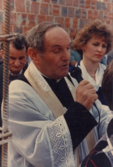 Uraz po powodzi w 1997 r. - budowa szkoły i remizy strażackiej w latach 1998-1999 (fot. 9) [Dokument ikonograficzny]