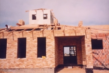Uraz po powodzi w 1997 r. - budowa szkoły i remizy strażackiej w latach 1998-1999 (fot. 10) [Dokument ikonograficzny]