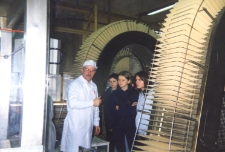 Spółdzielnia Zakłady Wyrobów Cukierniczych „Miś” w Obornikach Śl., 1998 r. (fot. 1) [Dokument ikonograficzny]