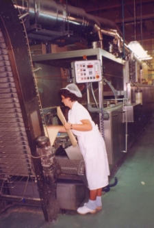 Sp&oacute;łdzielnia Zakłady Wyrob&oacute;w Cukierniczych &bdquo;Miś&rdquo; w Obornikach Śl., 1998 r. (fot. 15) [Dokument ikonograficzny]