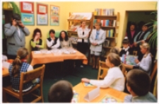 Bajkopisarze dzieciom – gminny konkurs czytelniczy zorganizowany przez Bibliotekę im. J. Iwaszkiewicza i Obornicki Ośrodek Kultury, 20.11.2002 r. (fot. 2) [Dokument ikonograficzny]