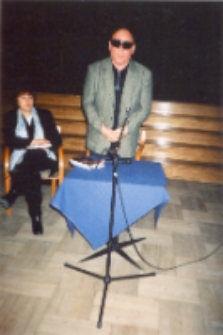 Spotkanie autorskie z Andrzejem Bartyńskim, 21.11.2002 r. (fot. 1) [Dokument ikonograficzny]