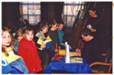 Spotkanie autorskie z Grzegorzem Kasdepke, 24.03.2003 r. (fot. 5) [Dokument ikonograficzny]
