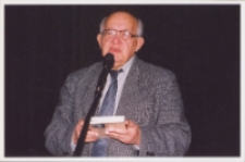 Spotkanie autorskie z Jerzym Bogdanem Kosem, prezesem Towarzystwa Miłośników Ziemi Trzebnickiej, 8.12.2004 r. (fot. 3) [Dokument ikonograficzny]