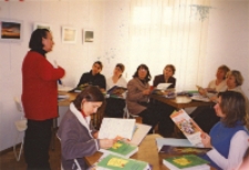 Spotkanie Janiny Korzańskiej, autorki programu ABC, z nauczycielami klas nauczania początkowego ze szkół podstawowych z Obornik Śląskich, Pęgowa, Szewc, Urazu, Brzegu Dolnego w Obornickim Ośrodku Kultury, 7.02.2005 r. [Dokument ikonograficzny]