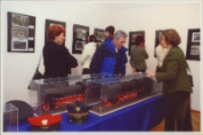 Pociąg do przyszłości : wernisaż wystawy zorganizowanej z okazji 150-lecia otwarcia linii kolejowej Wrocław - Poznań, 29.12.2006 r. (fot. 3) [Dokument ikonograficzny]