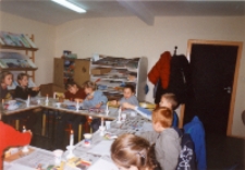 Zaczarowany świat wierszy Wandy Chotomskiej : zajęcia prowadzone przez Małgorzatę Biernacką w bibliotece z kl. 3 ze Szkoły Podstawowej nr 2, 7.11.2002 r. (fot. 2) [Dokument ikonograficzny]