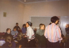 Wiosenne obrazki : zajęcia w bibliotece z uczniami ze Szkoły Podstawowej nr 2 w Obornikach Śląskich, prowadzone przez Małgorzatę Biernacką, 27.03.2003 r. (fot. 6) [Dokument ikonograficzny]