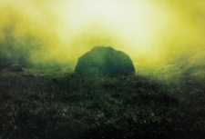 Z mgły i kamieni [Dokument ikonograficzny]