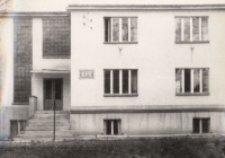 Budynek Miejskiego Międzyzakładowego Domu Kultury w Obornikach Śląskich, wrzesień 1973 r. [Dokument ikonograficzny]