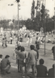 Impreza plenerowa dla oborniczan, 1.05.1974 r. [Dokument ikonograficzny]