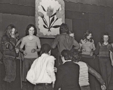 Wieczorek taneczny dla młodzieży zorganizowany z okazji Dnia Kobiet w Obornickim Ośrodku Kultury, 8.03.1976 r. [Dokument ikonograficzny]
