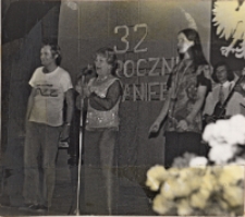 Święto Odrodzenia Polski obchodzone w 32. rocznicę manifestu lipcowego w sali widowiskowej Obornickiego Ośrodka Kultury, 22.07.1976 r. (fot. 2) [Dokument ikonograficzny]