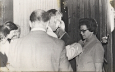 Dekoracja zasłużonych mieszkańców gminy i miasta w 32. rocznicę manifestu lipcowego w sali widowiskowej Obornickiego Ośrodka Kultury, 22.07.1976 r. (fot. 4) [Dokument ikonograficzny]