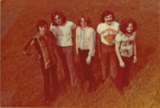 Występ zespołu &bdquo;Skaldowie&rdquo; dla zał&oacute;g robotniczych Obornik Śląskich w Obornickim Ośrodku Kultury,1976 r. [Dokument ikonograficzny]