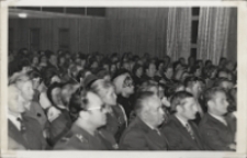 Widownia wieczornicy z okazji 59. rocznicy Rewolucji Październikowej w Obornickim Ośrodku Kultury, 10.11.1976 r. [Dokument ikonograficzny]