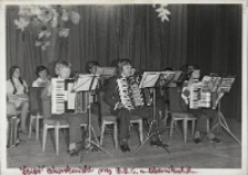 Występ Zespołu Akordeonistów Obornickiego Ośrodka Kultury na Dzień Matki, 26.05.1977 r. [Dokument ikonograficzny]