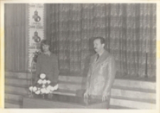 Spotkanie z reżyserem Bohdanem Porębą prowadzi w Obornickim Ośrodku Kultury podczas II Obornickich Spotkań Filmowo-Literackich Stanisław Bereś, 3-5.06.1977 r. [Dokument ikonograficzny]