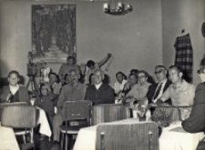 Uczestnicy warsztat&oacute;w aktorskich podczas V Obornickich Spotkań Filmowo-Literackich, 8.06.1980 r. [Dokument ikonograficzny]