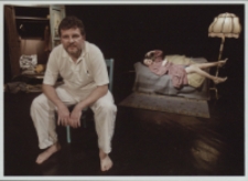 Papierowe kwiaty (fot. 2) [Dokument ikonograficzny]