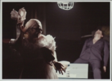 Papierowe kwiaty (fot. 3) [Dokument ikonograficzny]