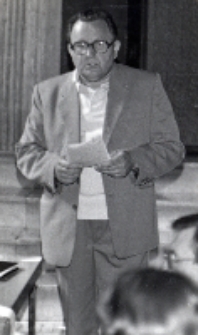 Dyrektor Tadeusz Braszka podczas obchodów Dnia Działacza Kultury w Obornickim Ośrodku Kultury, 5.06.1982 r. [Dokument ikonograficzny]