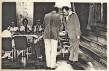 Wręczanie odznaczeń podczas obchodów Dnia Działacza Kultury w Obornickim Ośrodku Kultury, 5.06.1982 r. [Dokument ikonograficzny]