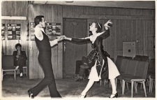 Popisy pary tanecznej z Wrocławia w Obornickim Ośrodku Kultury, maj 1984 r. [Dokument ikonograficzny]