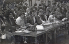 Jury eliminacji rejonowych Turnieju Kolorowe Wsie w Wołowie, 24.06.1984 r. [Dokument ikonograficzny]