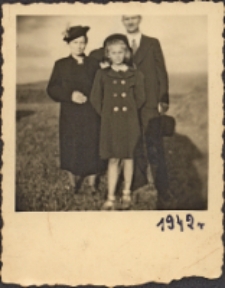Zdjęcie Eleonory, Adeli i Bolesława Nieboraków, Chorzów (Hajduki Wlk.?), 1942 r. [Dokument ikonograficzny]