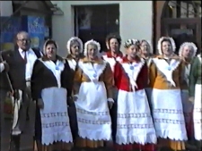 Spotkania Artystyczne Seniorów : przegląd artystycznych zespołów ludowych, Międzyzdroje, 30.09 - 2.10.2005 r. [Film]