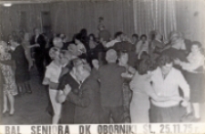 Bal andrzejkowy klubów seniora w Obornikach Śląskich, 25.11.1975 r. (fot. 2) [Dokument ikonograficzny]