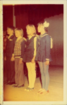 Uroczystość z okazji Dnia Kobiet zorganizowana przez Obornicki Ośrodek Kultury i Klub Seniora, 9.03.1976 r. (fot. 1) [Dokument ikonograficzny]