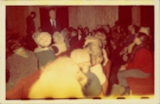 Uroczystość z okazji Dnia Kobiet zorganizowana przez Obornicki Ośrodek Kultury i Klub Seniora, 9.03.1976 r. (fot. 3) [Dokument ikonograficzny]