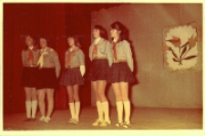 Uroczystość z okazji Dnia Kobiet zorganizowana przez Obornicki Ośrodek Kultury i Klub Seniora, 9.03.1976 r. (fot. 5) [Dokument ikonograficzny]
