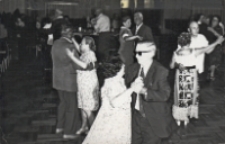 Pięciolecie działalności Klubu Seniora w Obornikach Śląskich, 28.06.1977 r. (fot. 1) [Dokument ikonograficzny]