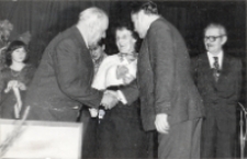 Zabawa karnawałowa klubów seniora z Trzebnicy, Pęgowa i Obornik Śląskich w Obornickim Ośrodku Kultury, 24.01.1978 r. (fot. 6) [Dokument ikonograficzny]