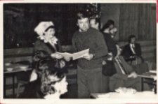 Zdjęcie z podsumowania VIII Edycji Turnieju Gmin &bdquo;Kolorowe Wsie&rdquo; w Obornickim Ośrodku Kultury, 18.12.1986 r. [Dokument ikonograficzny]
